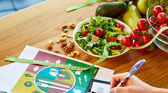 Reducing caloric intake and supporting satiety